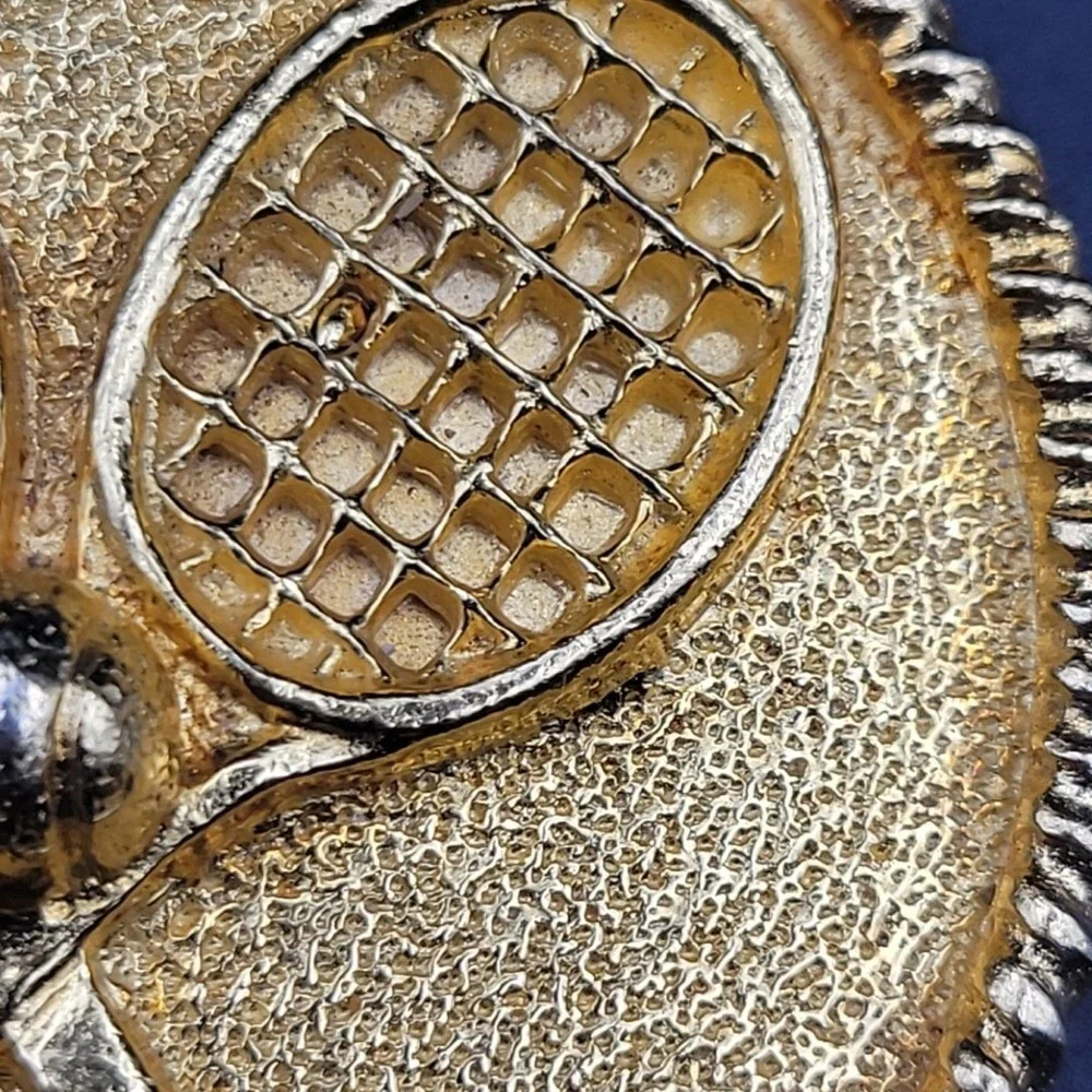 Vintage 1973 Mimi di N Gold‎ Tennis Racket Round Belt Buckle Size 2.25 Old Money